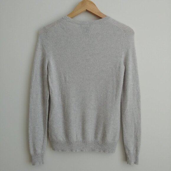 Lord + Taylor 100% cashmere light grey crewneck sweater top Medium Petite - Picture 10 of 15